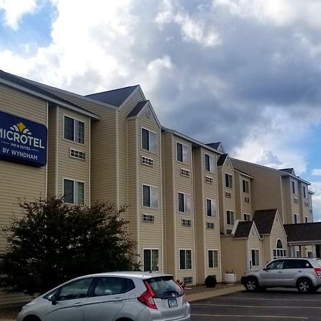 Microtel Inn & Suites By Wyndham Prairie Du Chien Esterno foto