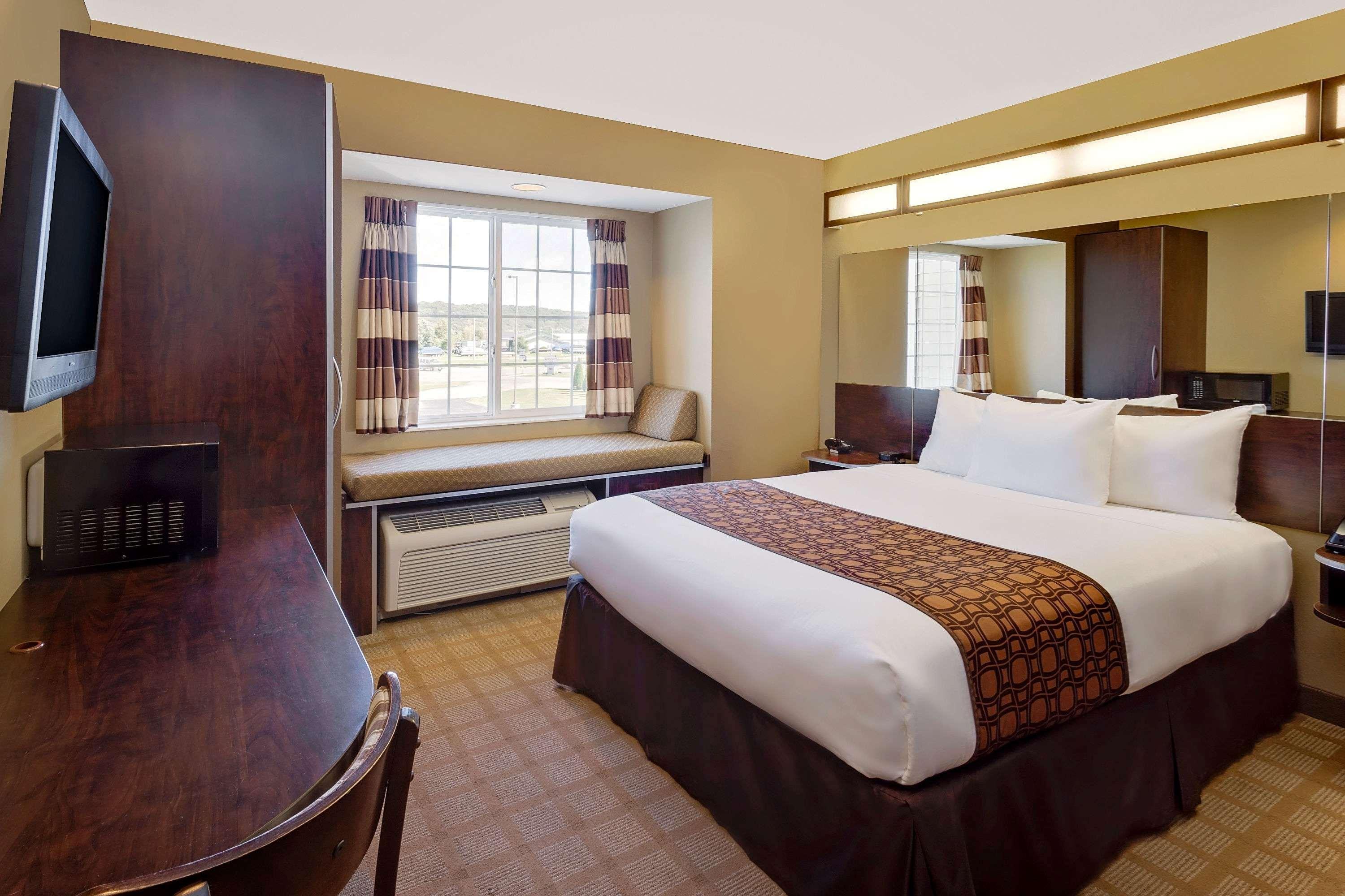 Microtel Inn & Suites By Wyndham Prairie Du Chien Esterno foto