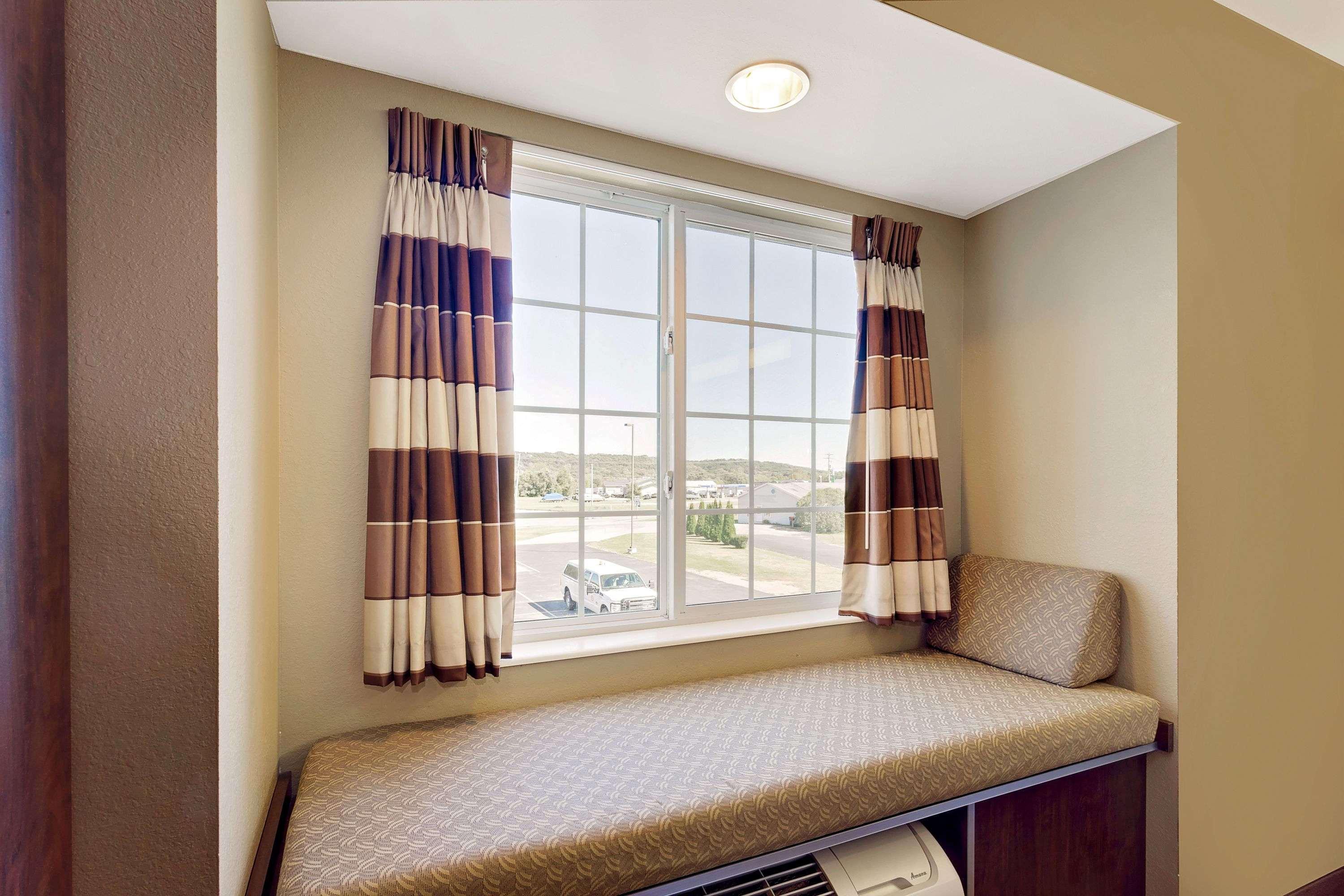 Microtel Inn & Suites By Wyndham Prairie Du Chien Esterno foto