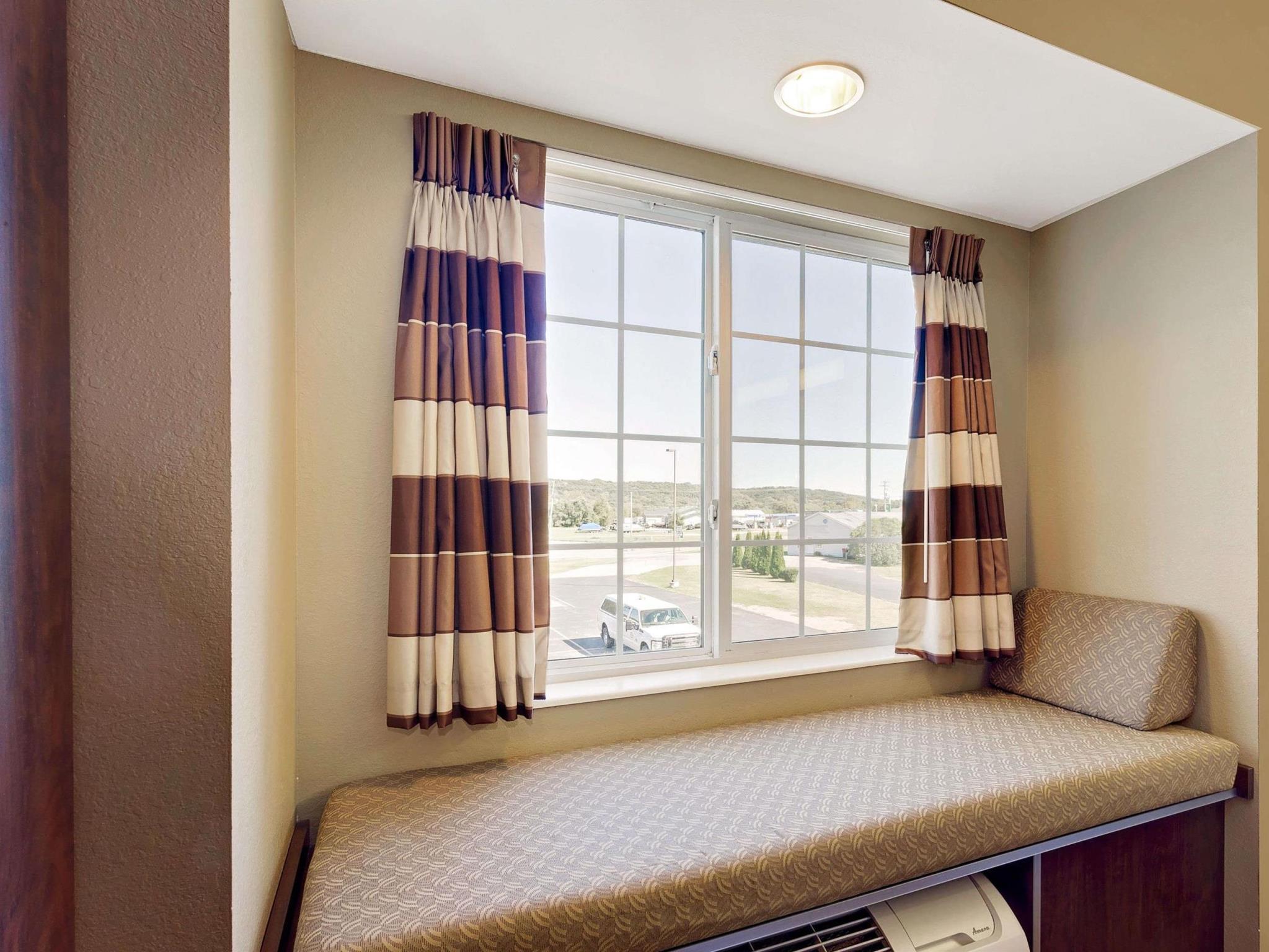 Microtel Inn & Suites By Wyndham Prairie Du Chien Esterno foto